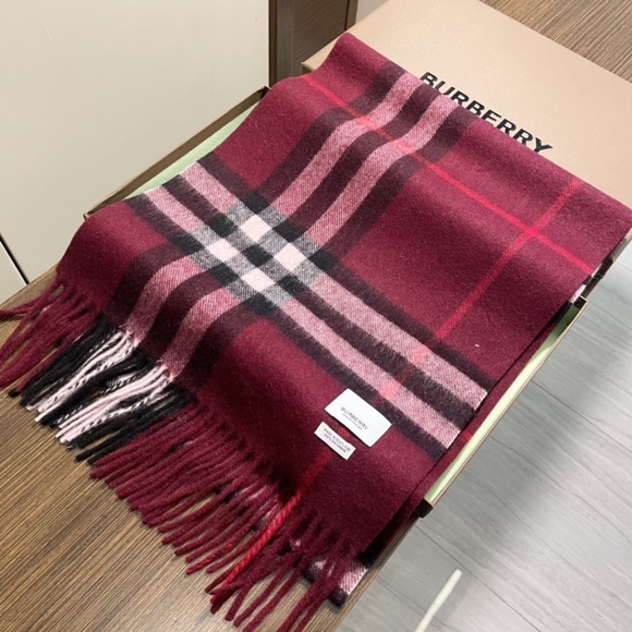 burberry scarf - Picture 5 of 8